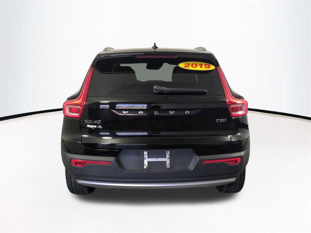 Used 2019 Volvo XC40 T5 R-Design image 6