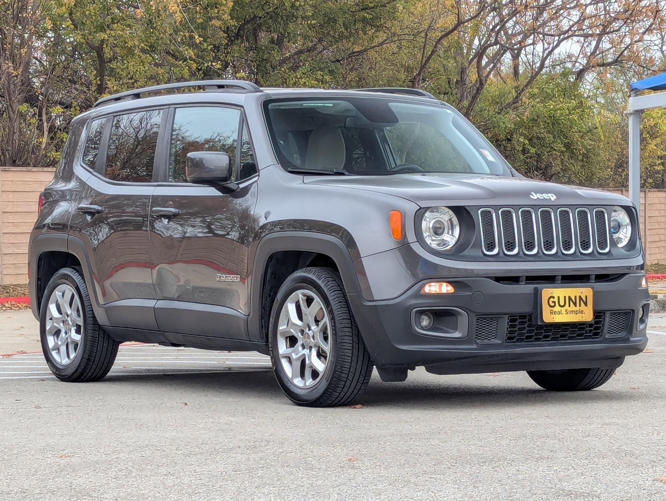 Used 2018 Jeep Renegade Latitude w/ Safety & Security Group image 2