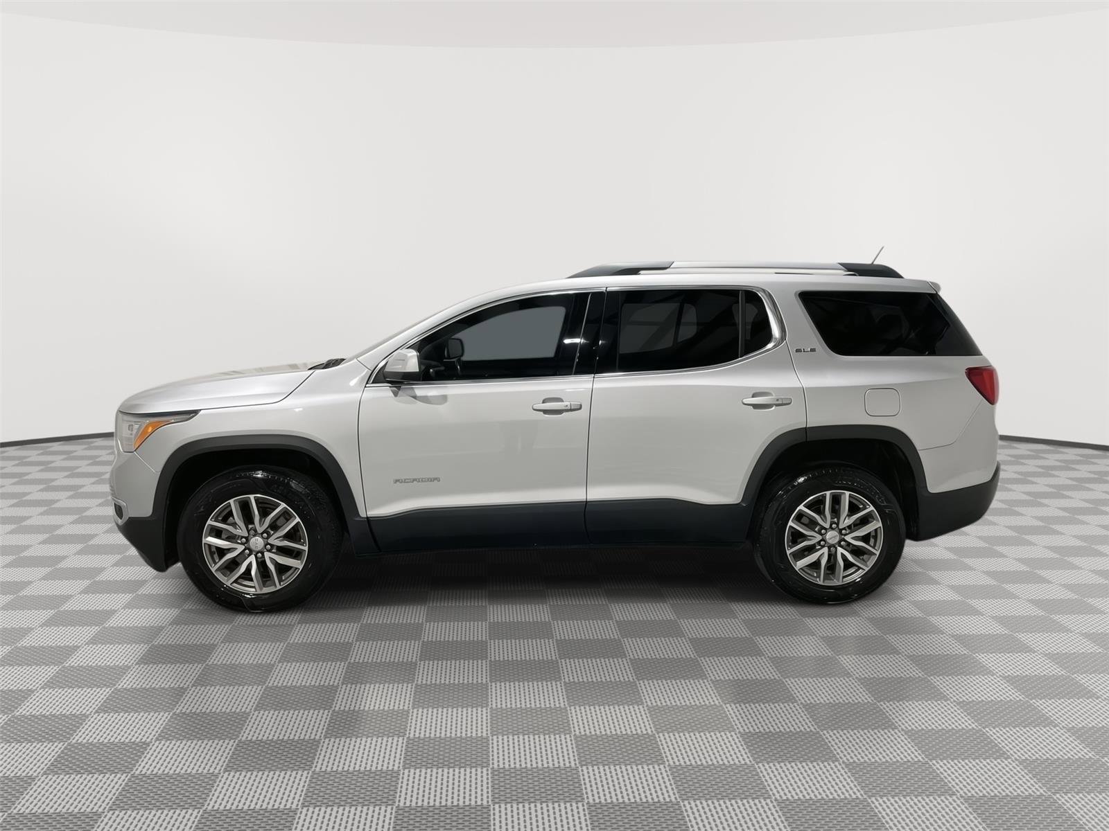 Used 2019 GMC Acadia SLE w/ Driver Alert Package I image 2