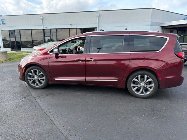 Used 2019 Chrysler Pacifica Limited w/ Tire & Wheel Group FWD image 22