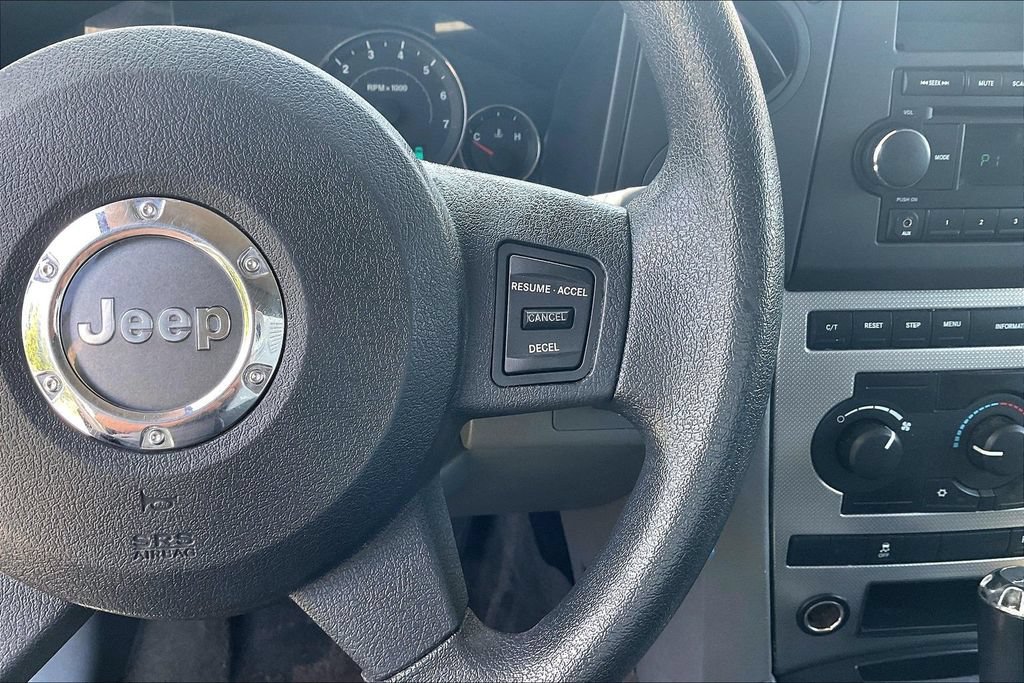 Used 2006 Jeep Commander 4WD image 13