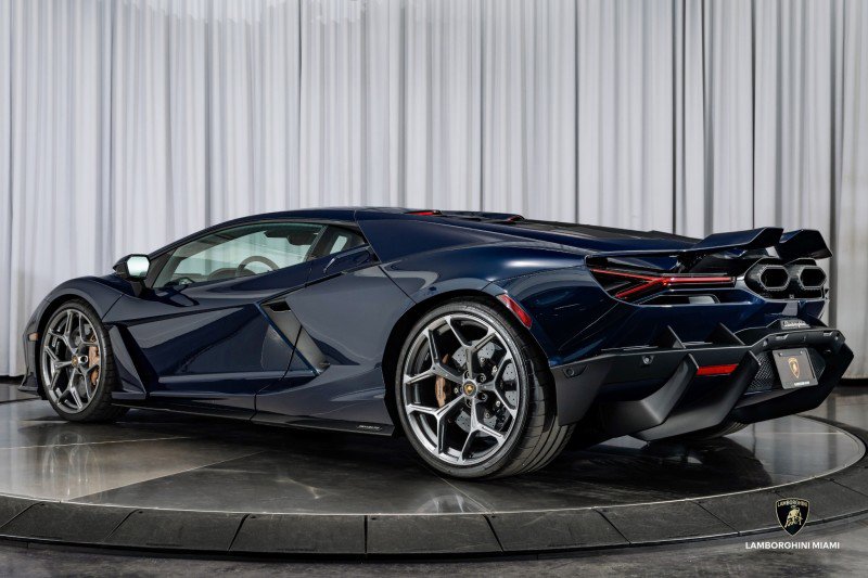 Used 2025 Lamborghini Revuelto image 15