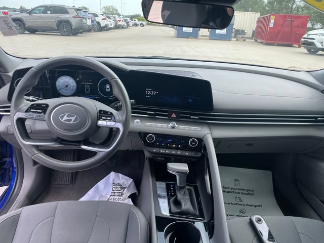 Used 2025 Hyundai Elantra SEL FWD image 22