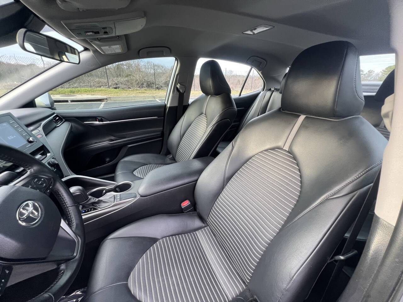 Used 2022 Toyota Camry SE image 11