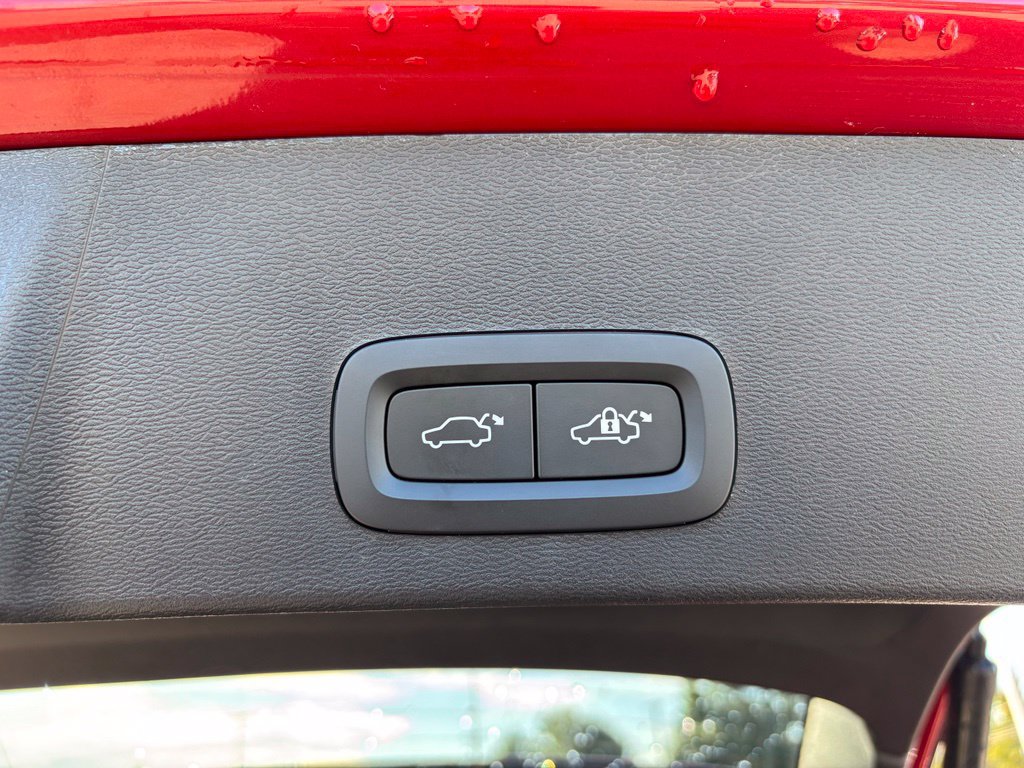 Certified 2024 Volvo XC40 B5 Plus w/ Climate Package AWD/4WD image 26