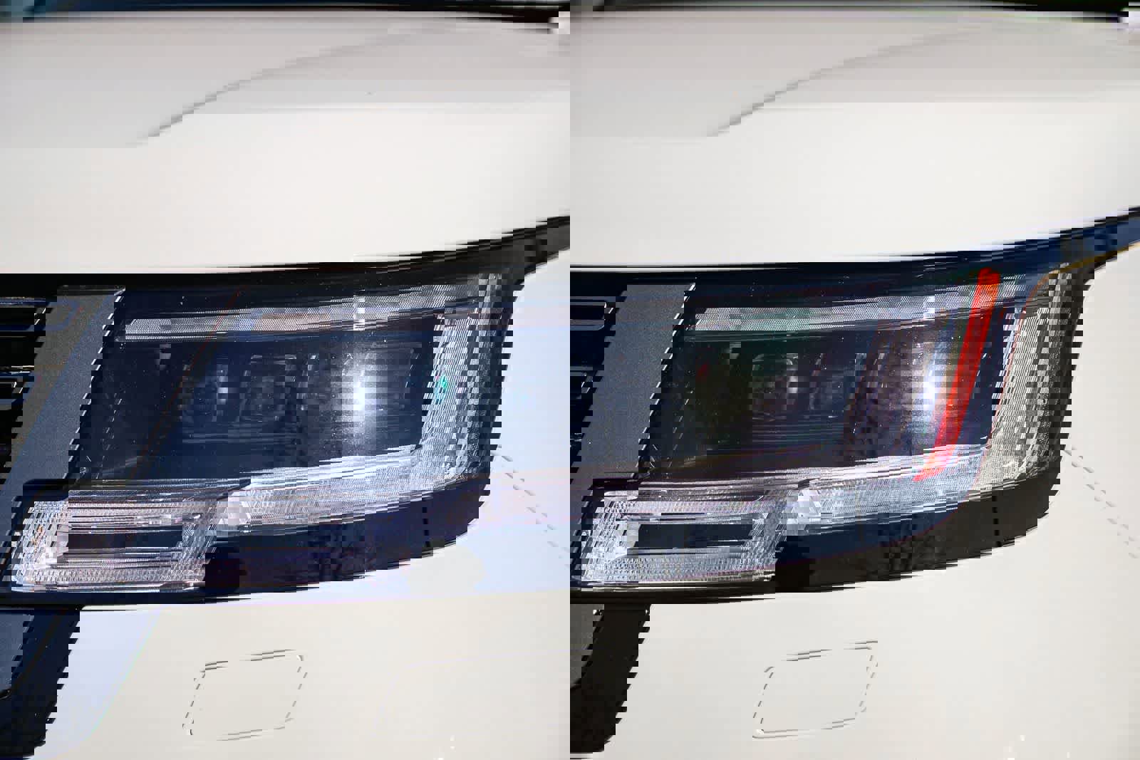 New 2026 Land Rover Range Rover Long Wheelbase SE image 10