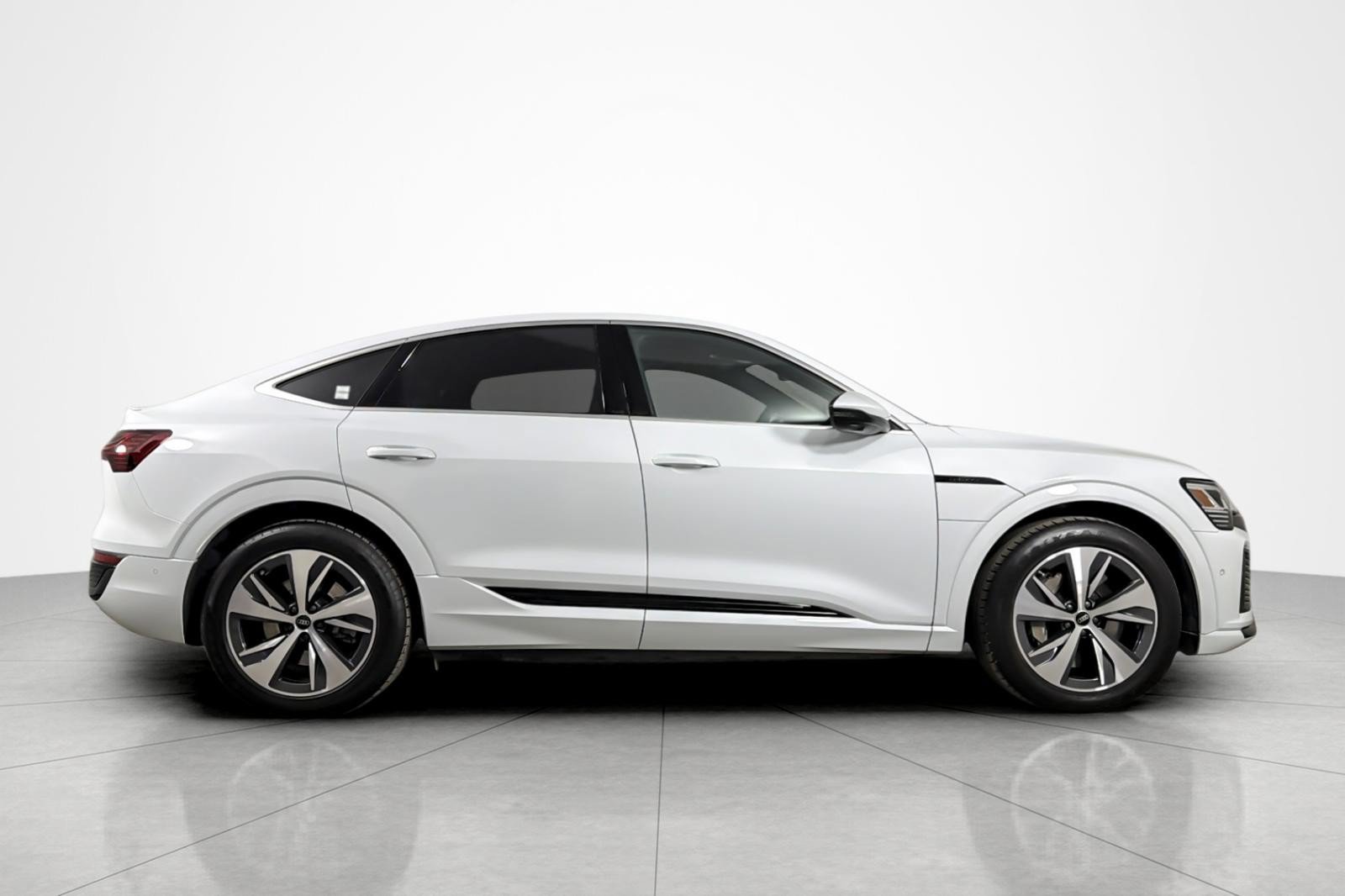 Used 2024 Audi Q8 e-tron Premium Plus AWD/4WD image 6