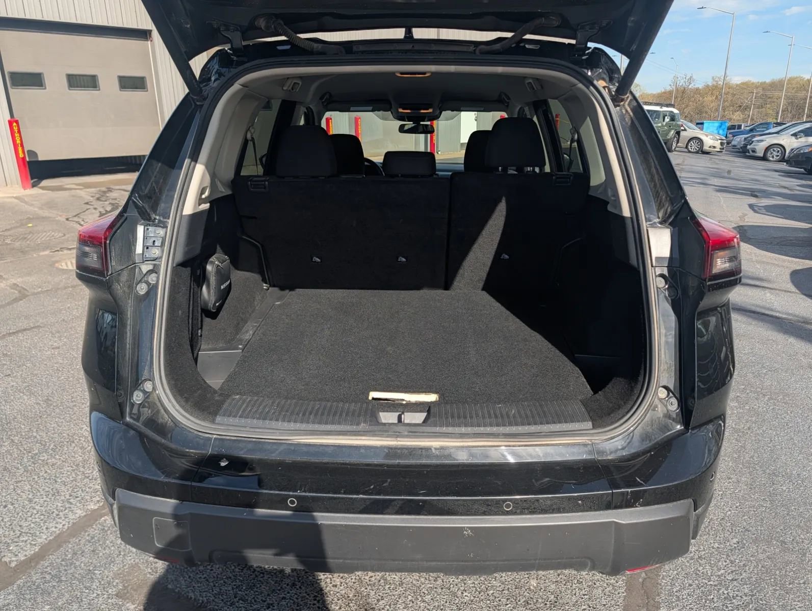 Used 2025 Nissan Rogue SV image 10