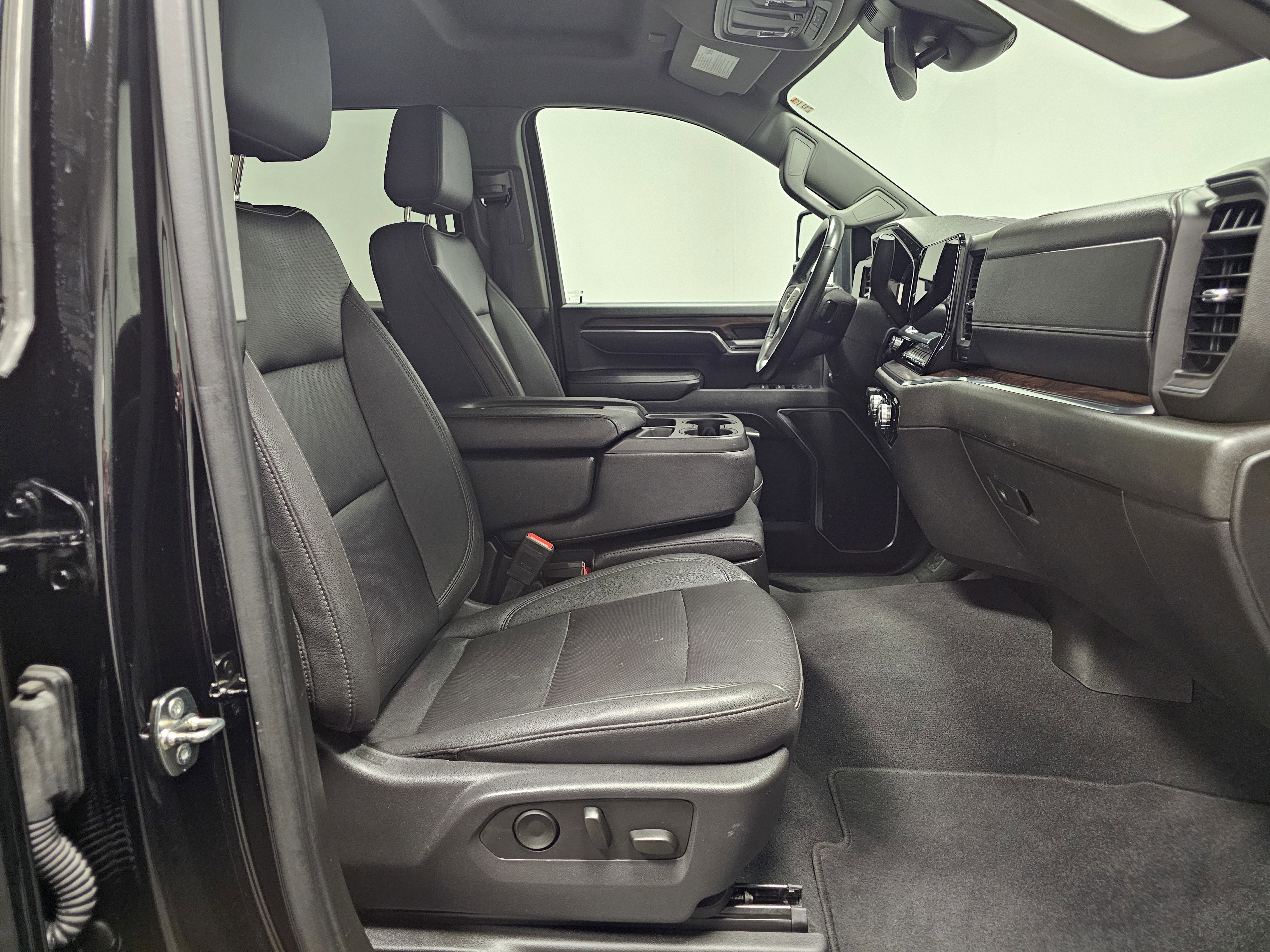 Used 2024 GMC Sierra 2500 SLT image 16