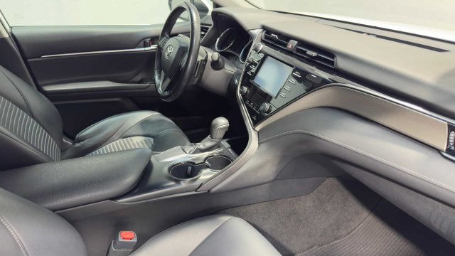 Used 2019 Toyota Camry SE w/ Convenience Package FWD image 12