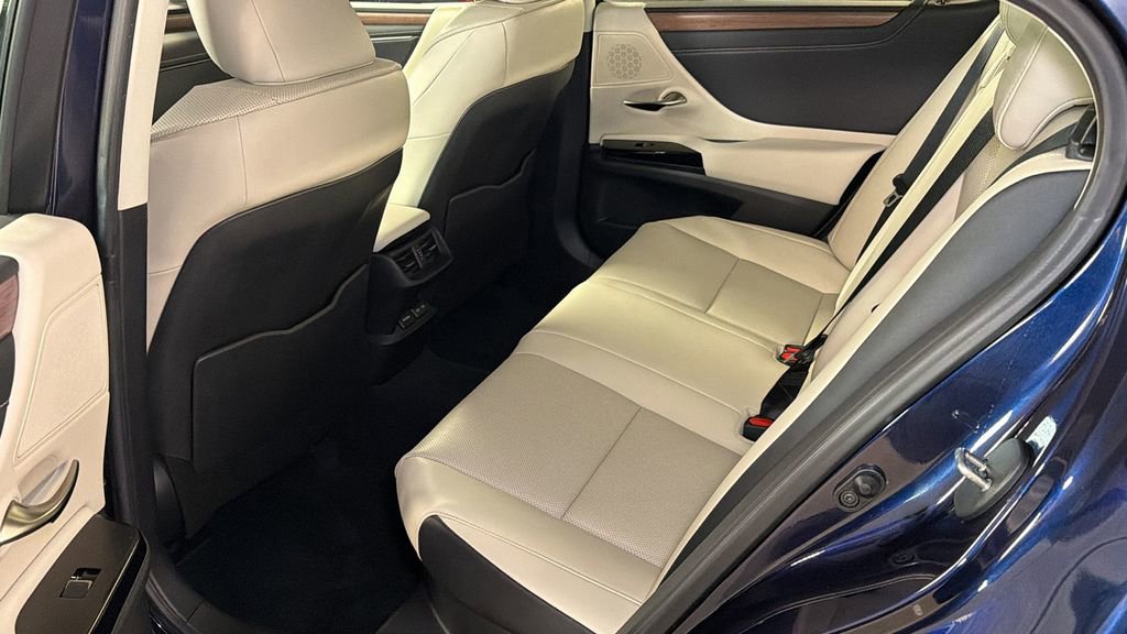 Used 2025 Lexus ES 300h w/ Premium Package image 14