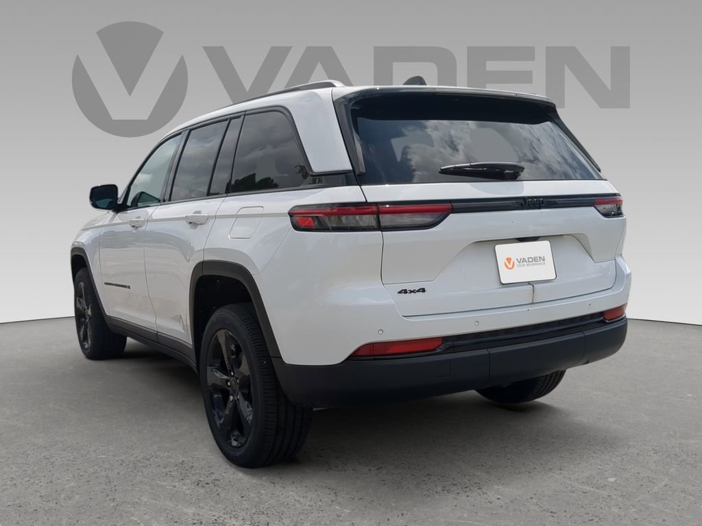 New 2025 Jeep Grand Cherokee Altitude image 3