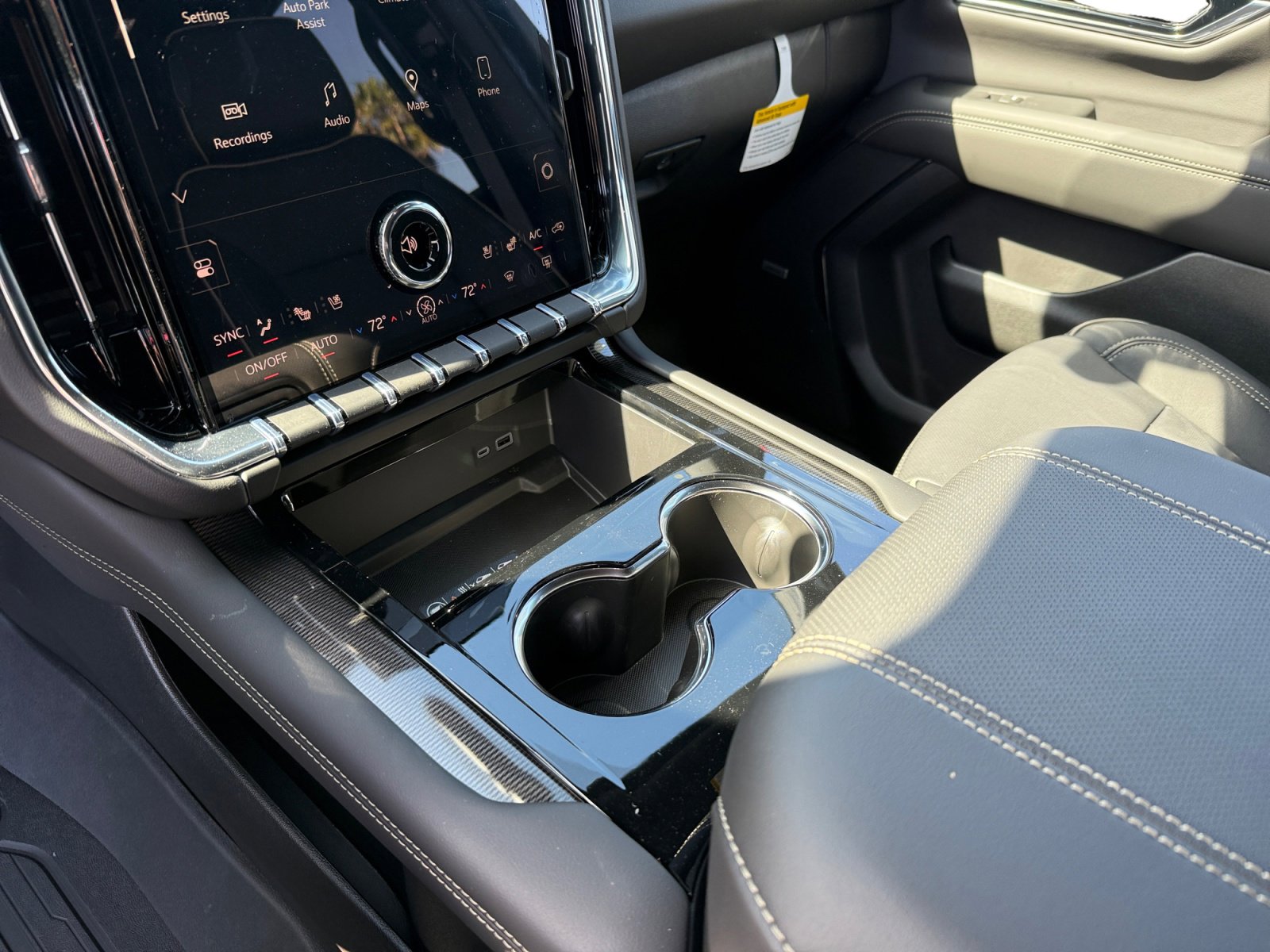 New 2026 GMC Yukon XL Elevation w/ Elevation Premium Package image 13