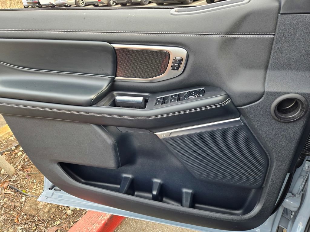 Used 2025 Ford Expedition Platinum w/ Stealth Appearance Package image 24