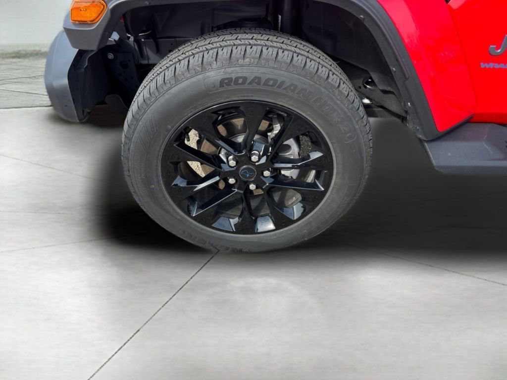 Used 2025 Jeep Wrangler Sahara 4xe AWD/4WD image 9