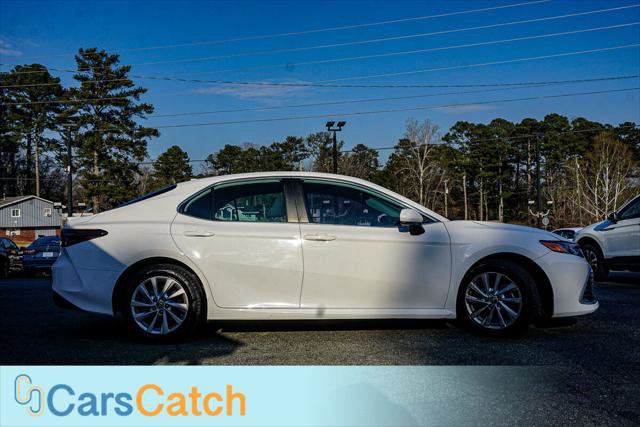 Used 2022 Toyota Camry LE image 2