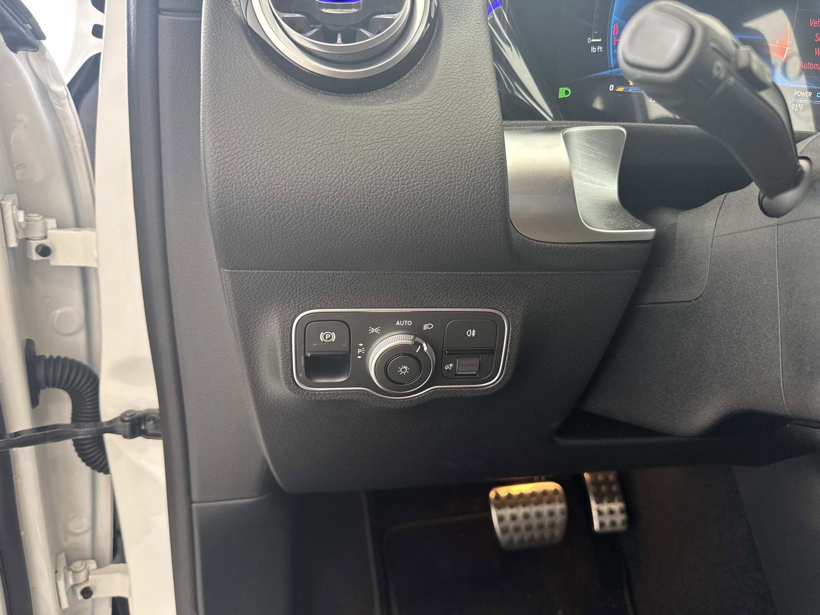 New 2026 Mercedes-Benz GLB 35 AMG 4MATIC image 33