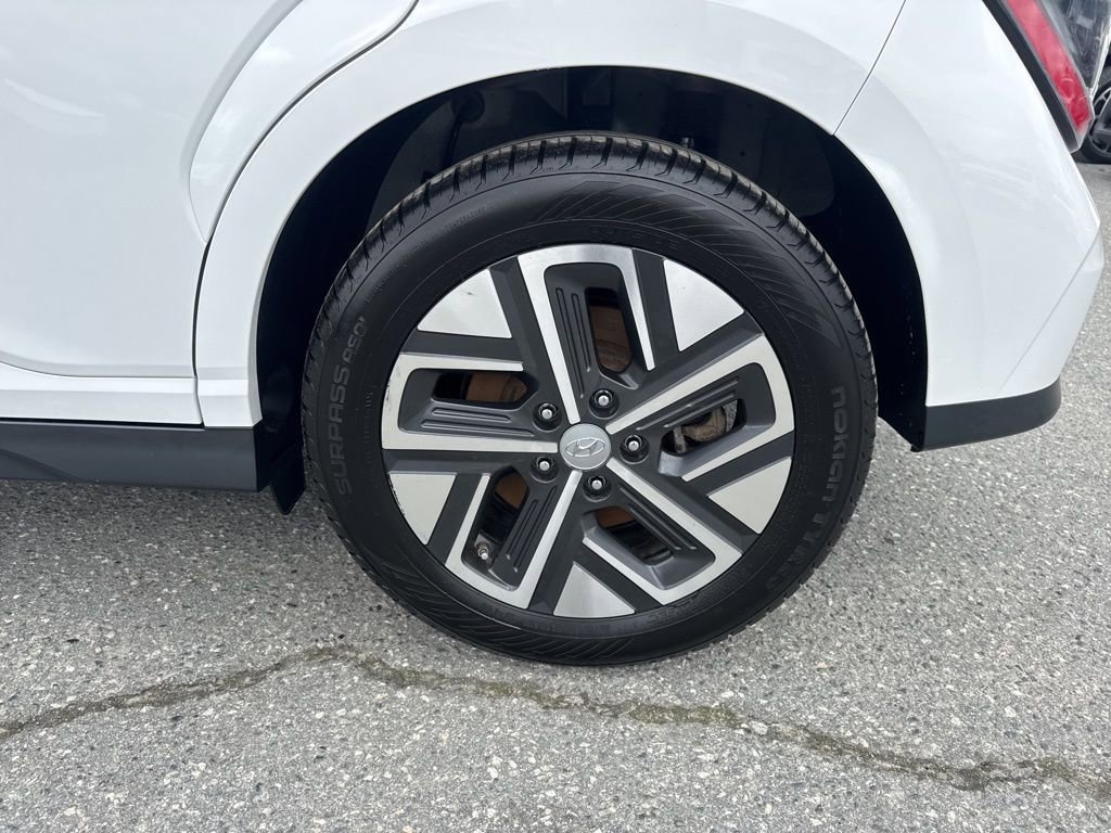 Used 2023 Hyundai Kona SE image 30