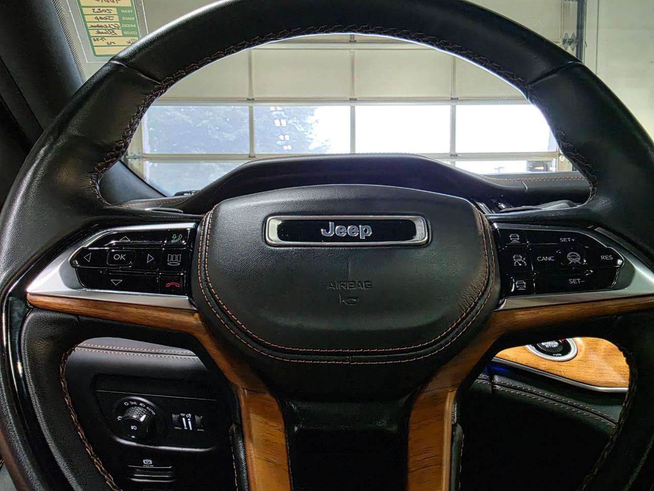 Used 2023 Jeep Grand Cherokee L Summit AWD/4WD image 32