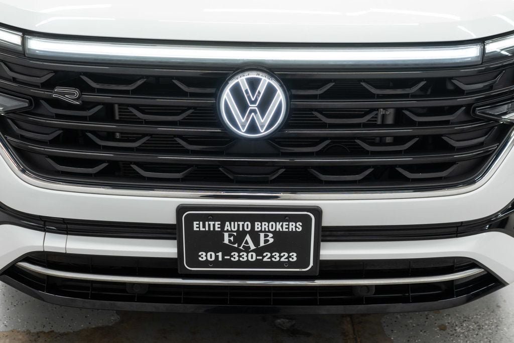 Used 2024 Volkswagen Atlas Cross Sport SEL R-Line AWD/4WD image 48