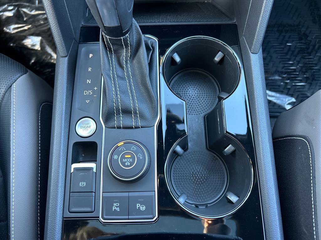 Used 2021 Volkswagen Atlas Cross Sport SEL Premium image 32