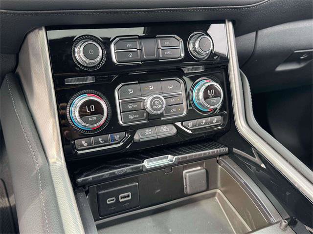 Used 2024 GMC Yukon XL Denali image 28