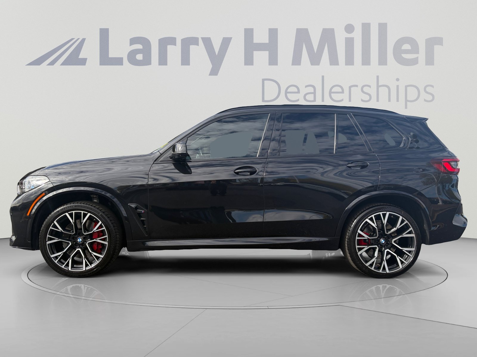 Used 2022 BMW X5 M w/ Competition Package 2 AWD/4WD image 2