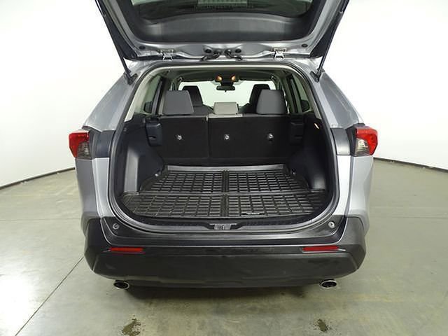 Used 2021 Toyota RAV4 XLE image 13