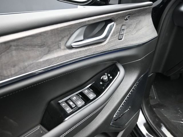 Used 2024 Jeep Grand Cherokee Overland w/ Advanced Protech Group III image 33