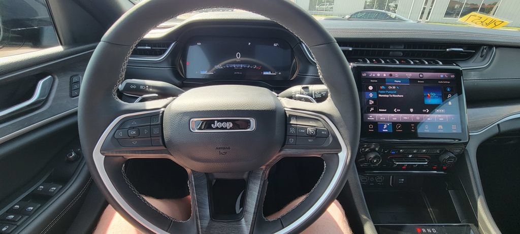 Used 2024 Jeep Grand Cherokee L Limited w/ Luxury Tech Group II RWD image 17
