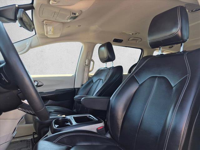 Used 2023 Chrysler Pacifica Touring-L FWD image 22