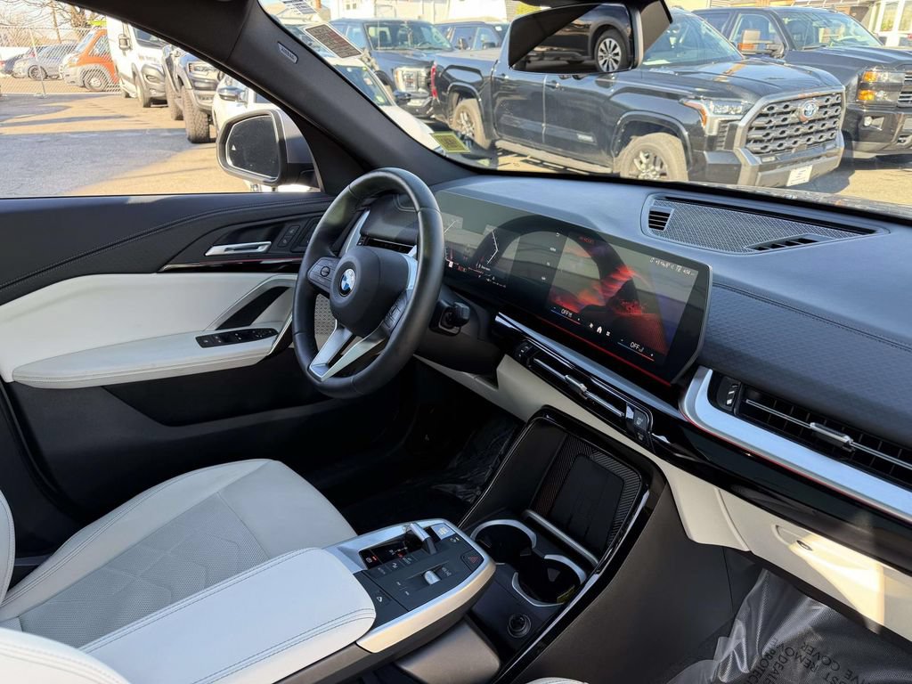 Used 2026 BMW X2 xDrive28i AWD/4WD image 13