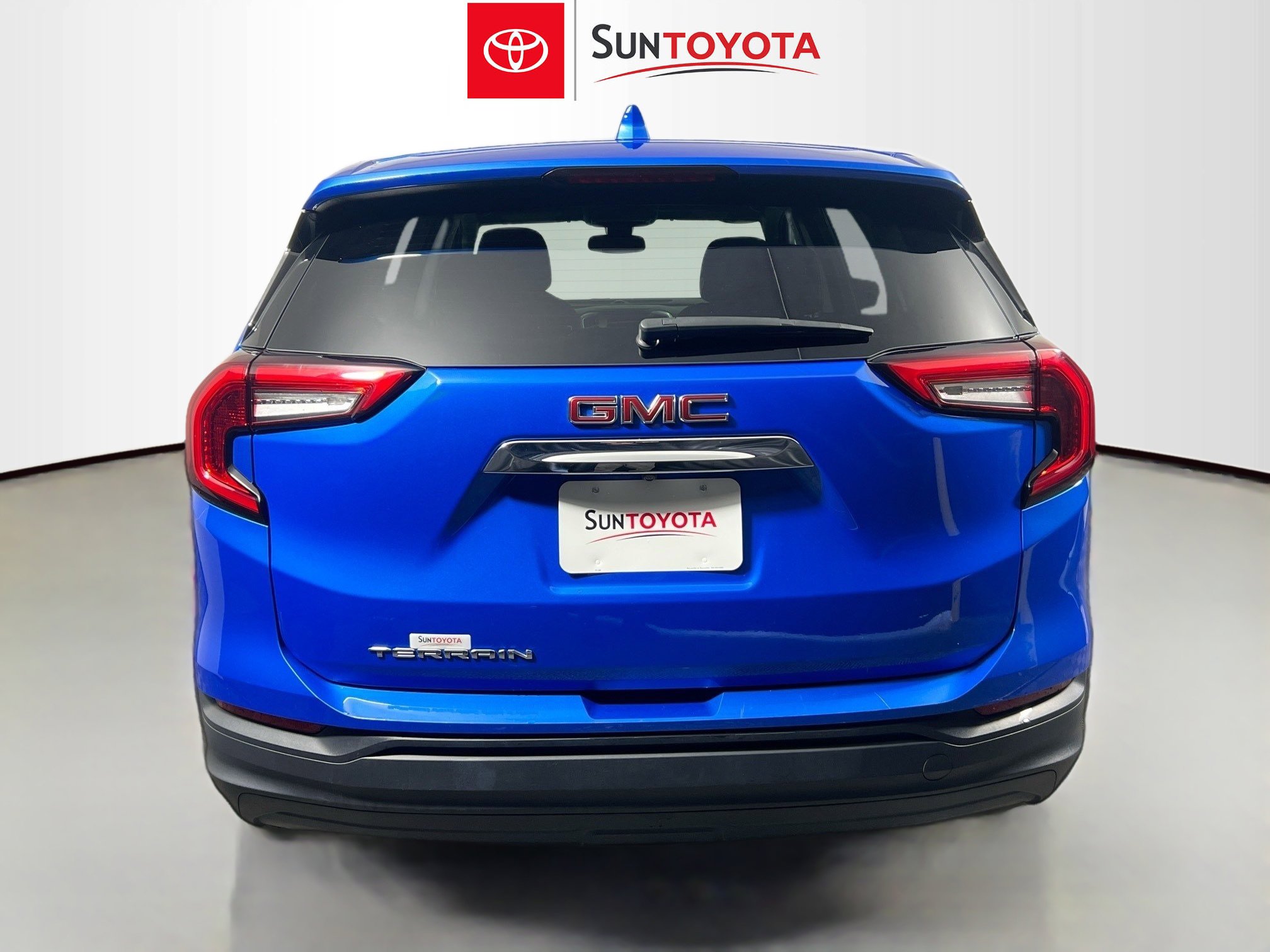 Used 2024 GMC Terrain SLE image 5