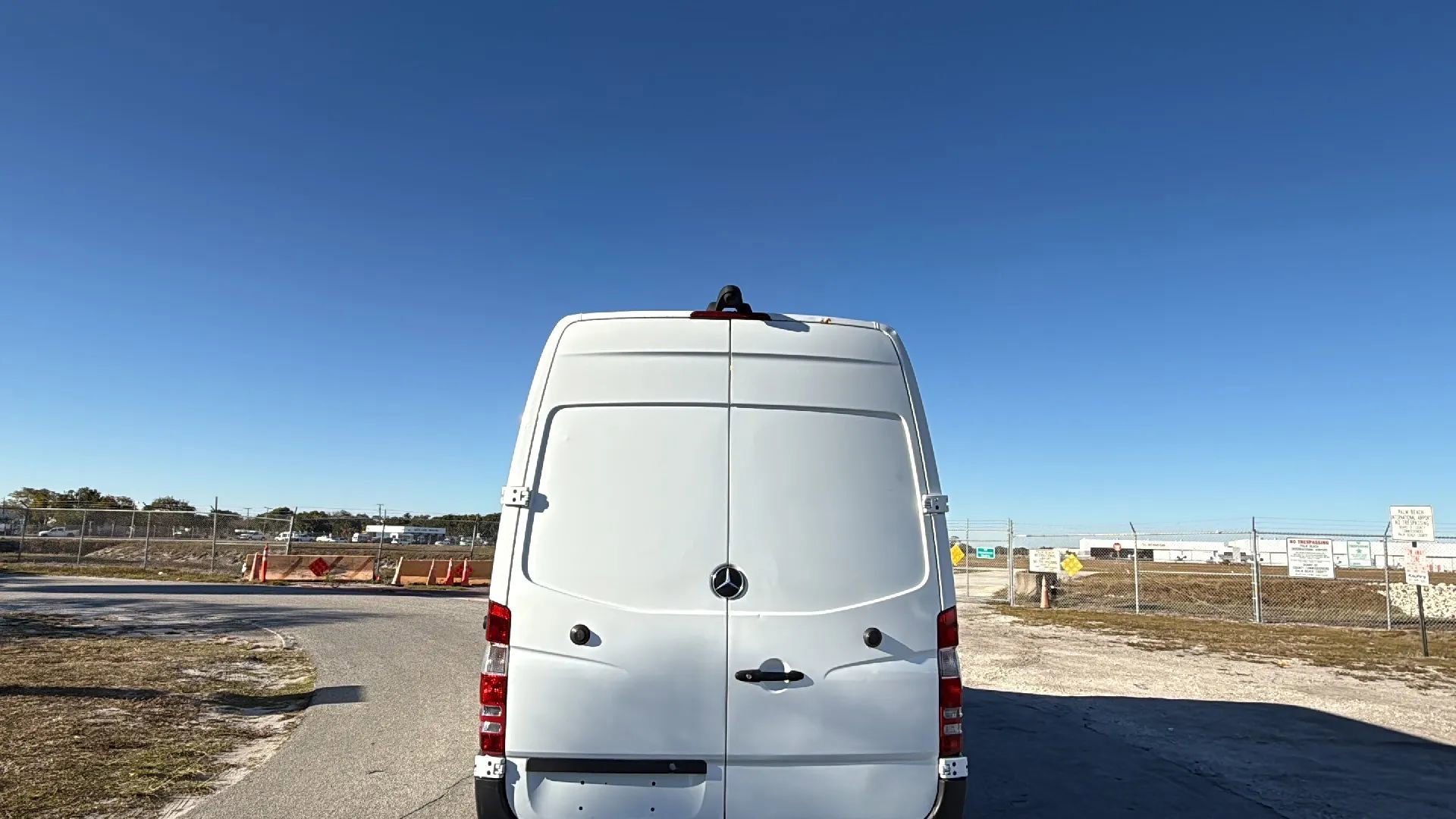 Used 2017 Mercedes-Benz Sprinter 2500 image 4