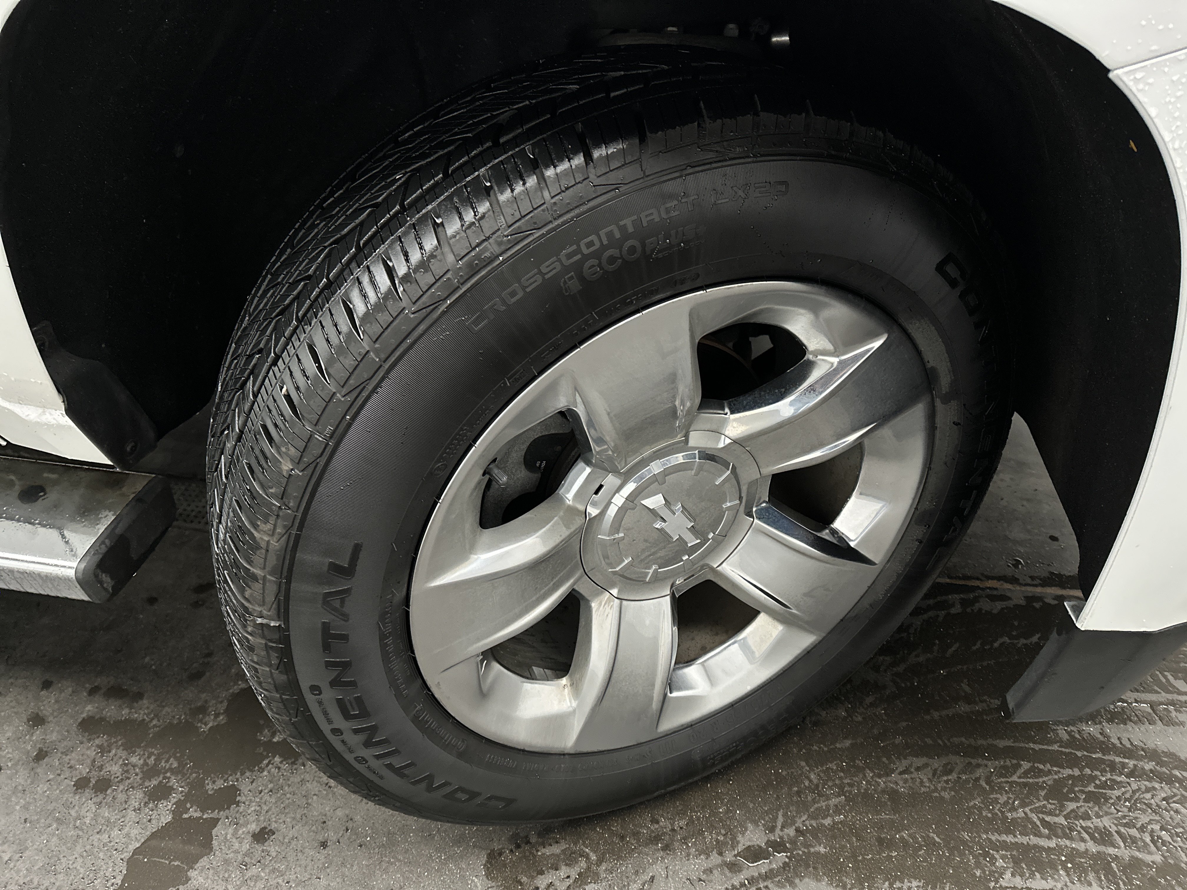 Used 2018 Chevrolet Tahoe LT w/ LT Signature Package AWD/4WD image 12