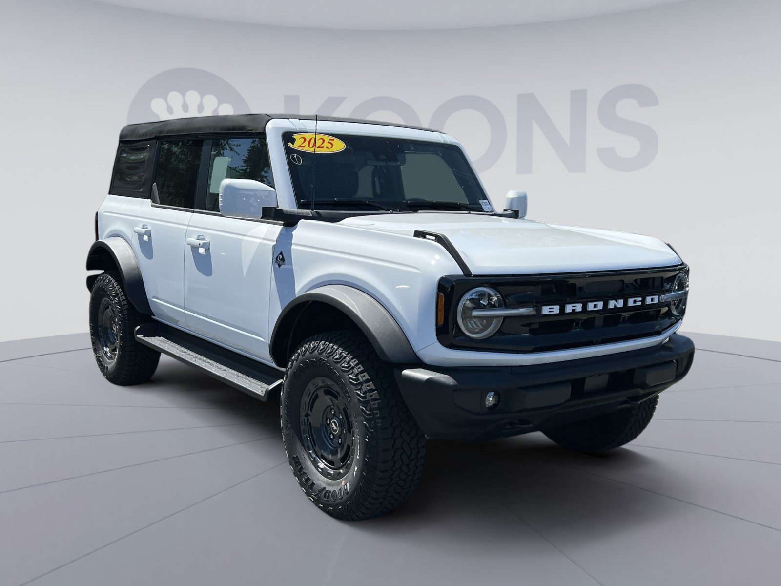 New 2025 Ford Bronco Outer Banks w/ Sasquatch Package AWD/4WD image 2