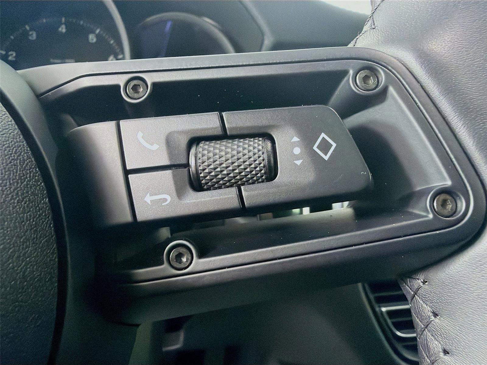 Certified 2025 Porsche Macan AWD/4WD image 24