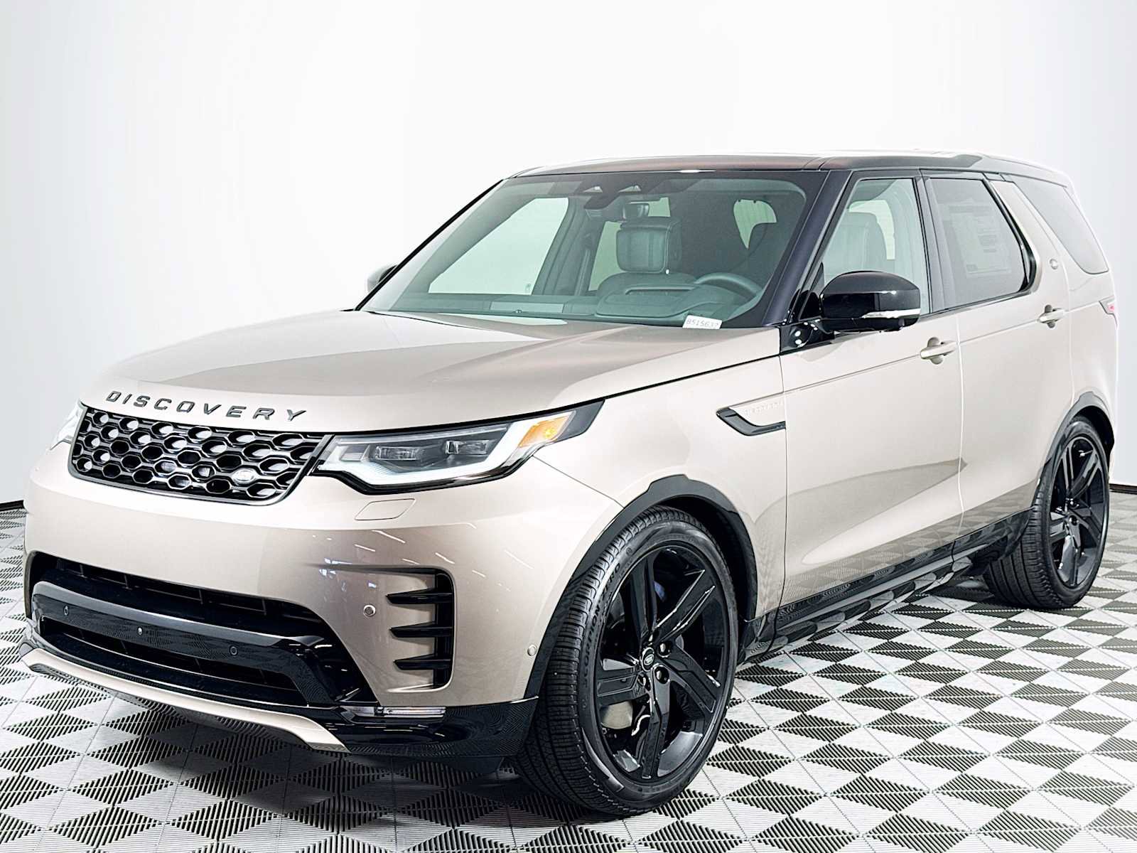 New 2025 Land Rover Discovery Dynamic SE video 1