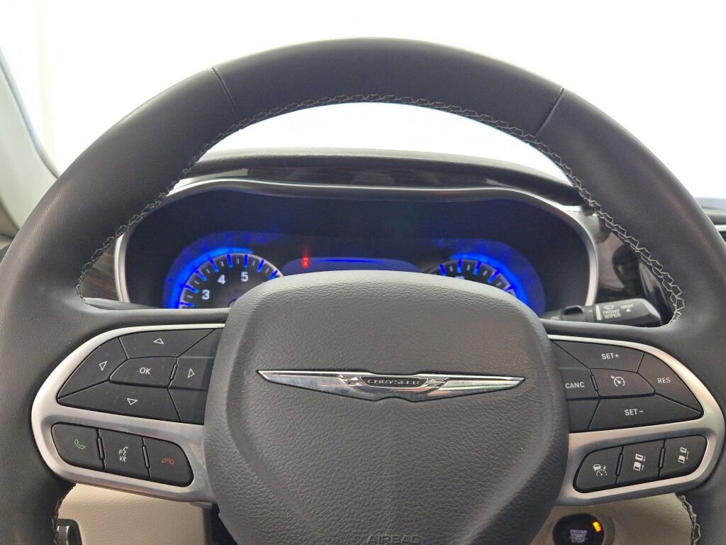 Used 2022 Chrysler Pacifica Limited FWD image 33