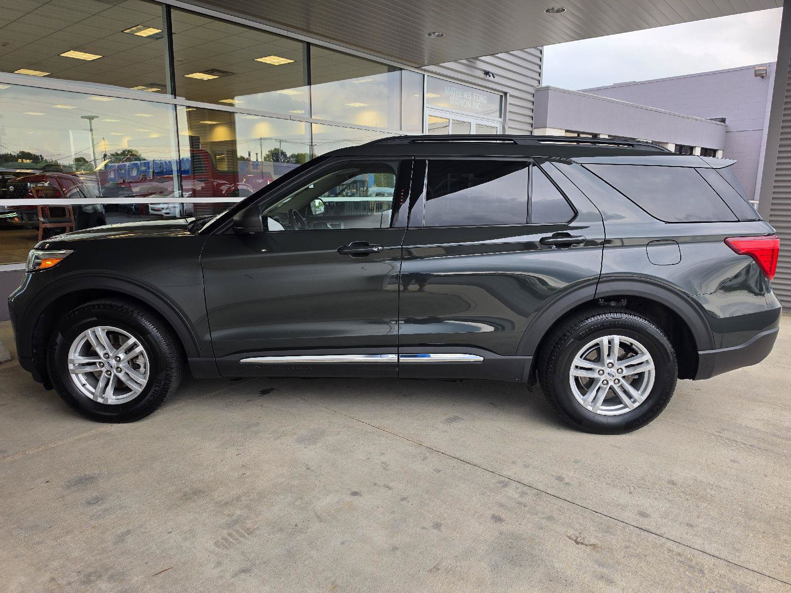 Used 2023 Ford Explorer XLT w/ Equipment Group 202A AWD/4WD image 2