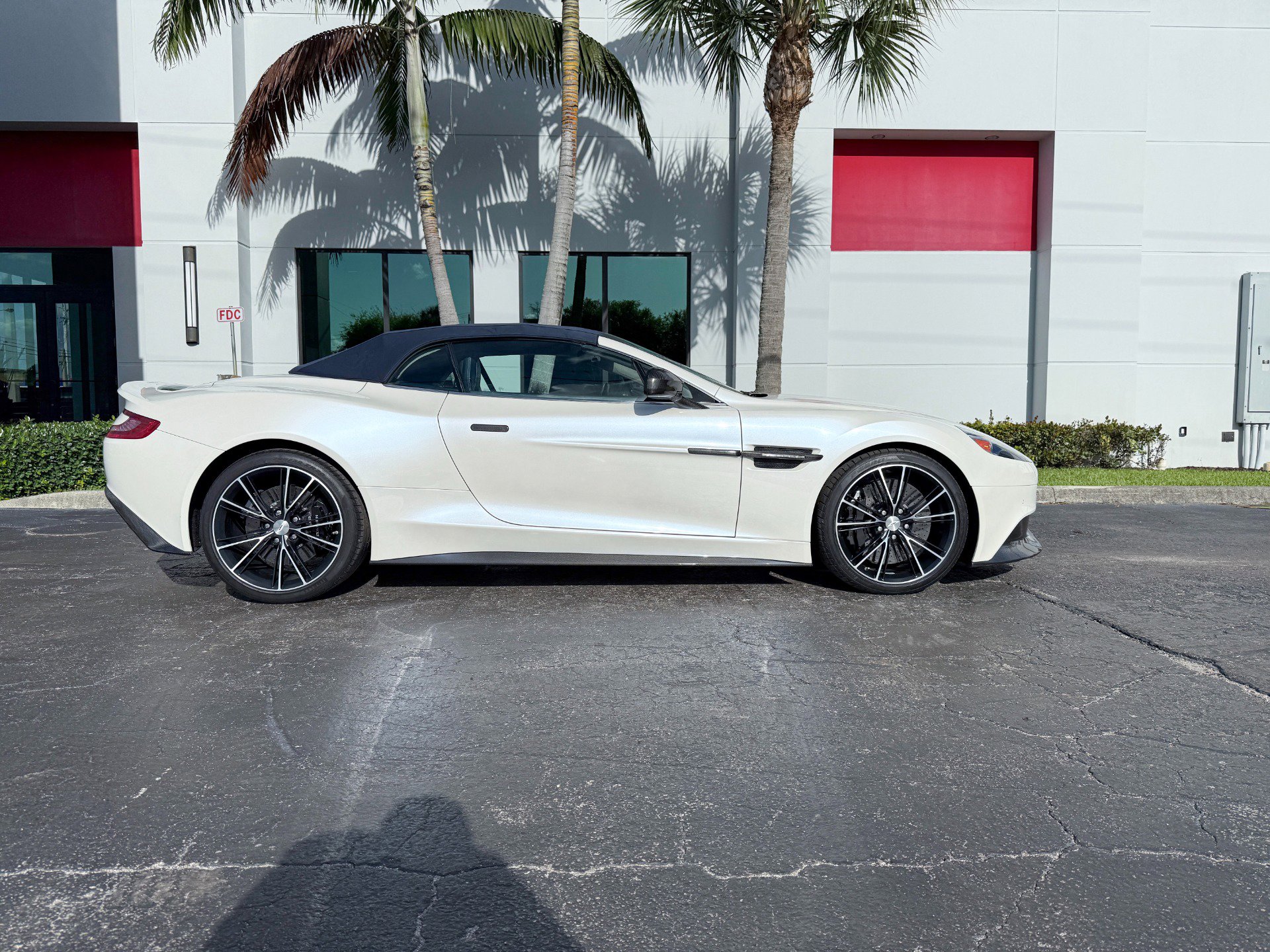 Used 2014 Aston Martin Vanquish Volante RWD image 18