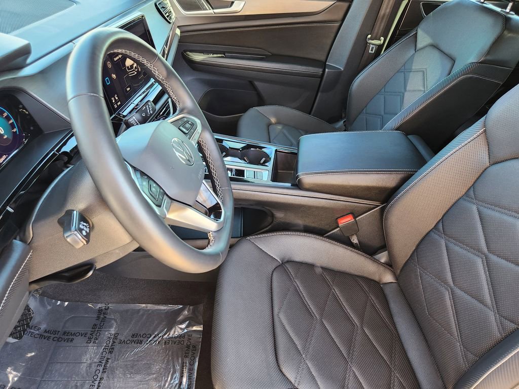 Used 2024 Volkswagen Atlas Cross Sport SE image 3