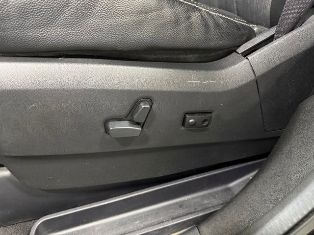 Used 2015 Chrysler Town & Country S w/ Driver Convenience Group FWD image 23