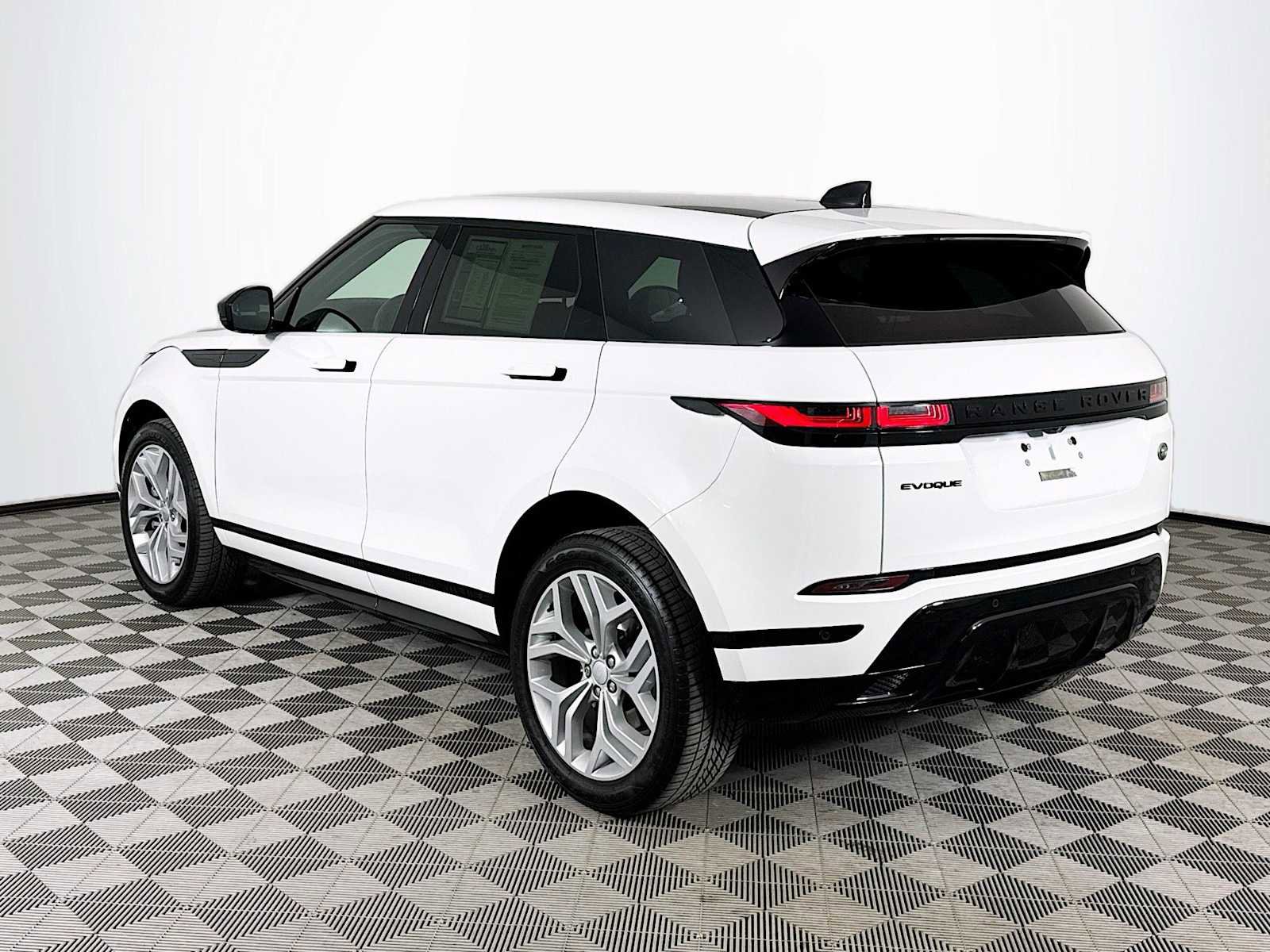 Used 2023 Land Rover Range Rover Evoque R-Dynamic SE image 7