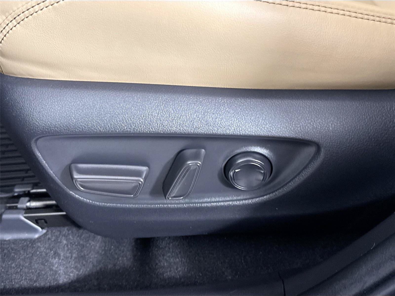 Used 2025 Toyota RAV4 XLE Premium AWD/4WD image 29