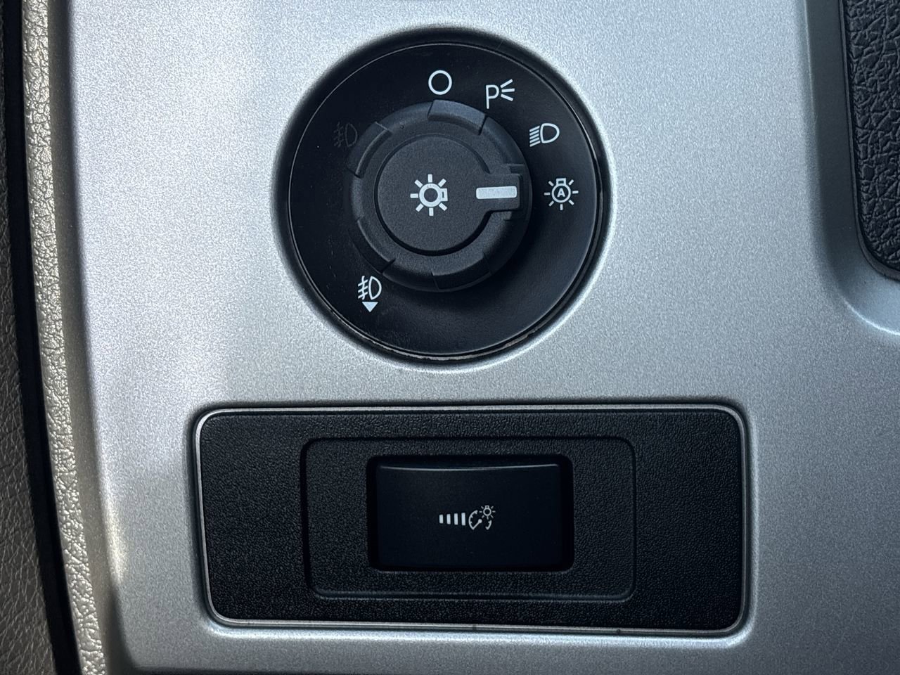 Used 2014 Ford F150 Lariat w/ Equipment Group 502A Luxury image 28