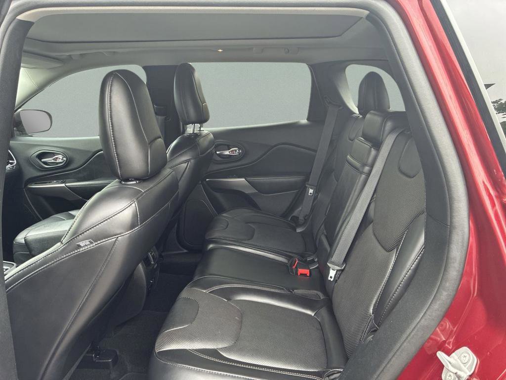 Used 2019 Jeep Cherokee Limited w/ Luxury Group FWD image 30