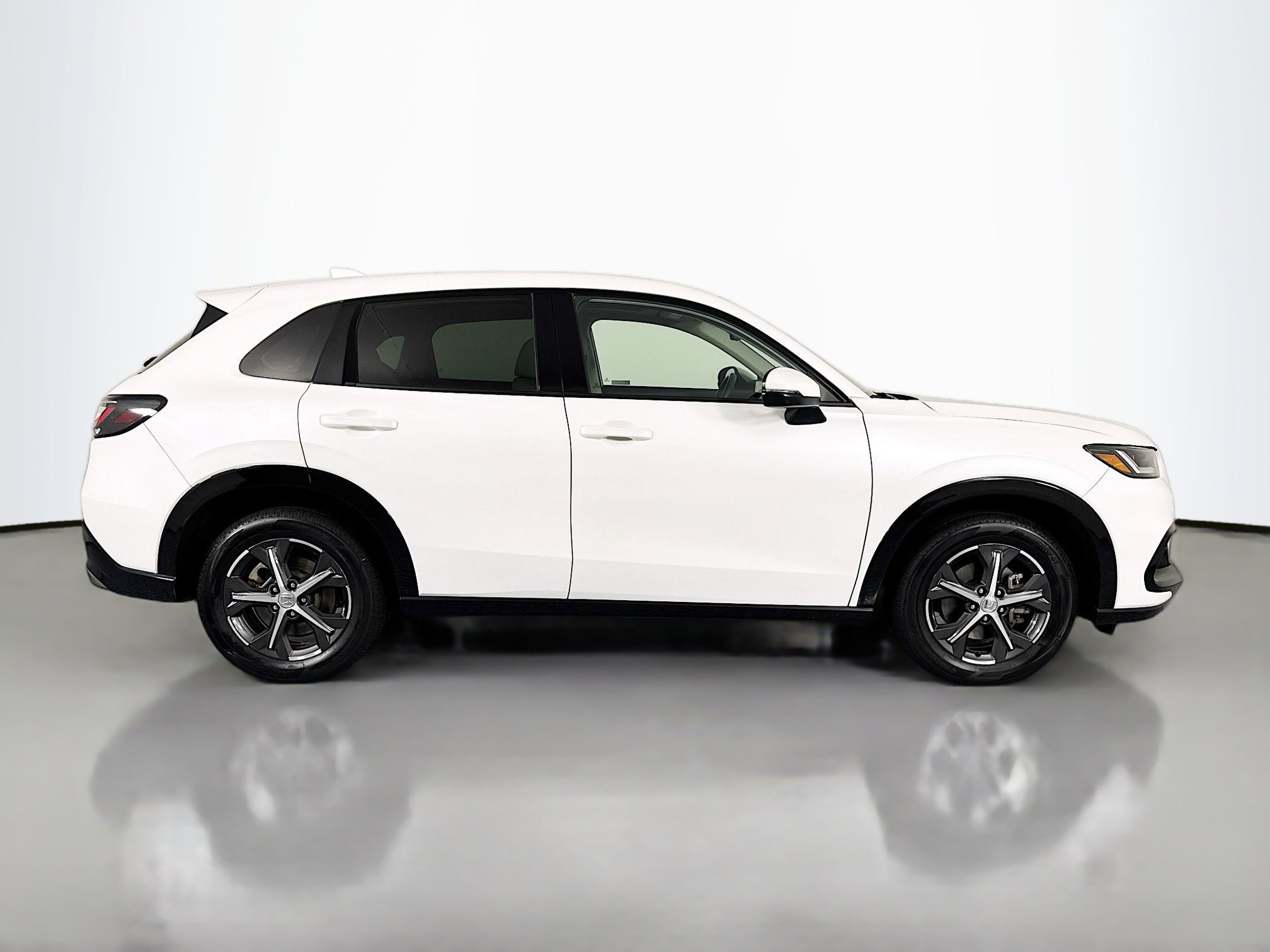 Certified 2024 Honda HR-V EX-L image 4