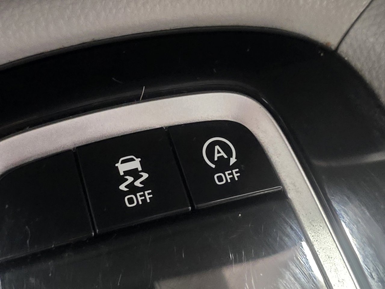 Certified 2025 Toyota Corolla Cross L image 29