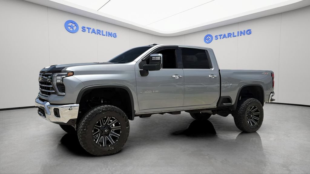 Used 2024 Chevrolet Silverado 2500 LTZ AWD/4WD image 2
